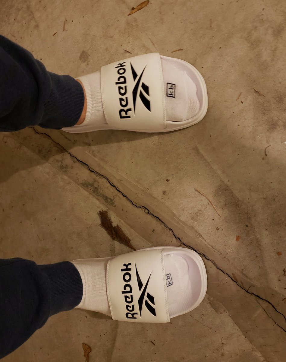 ful_adi's tweet photo. Mew sliders! #reebok #reebokslides #socksandslides #socksandsandals  #kbsocks #KBellSocks #whiteanklesocks #whitesocks https://t.co/Hrn94UrhSs