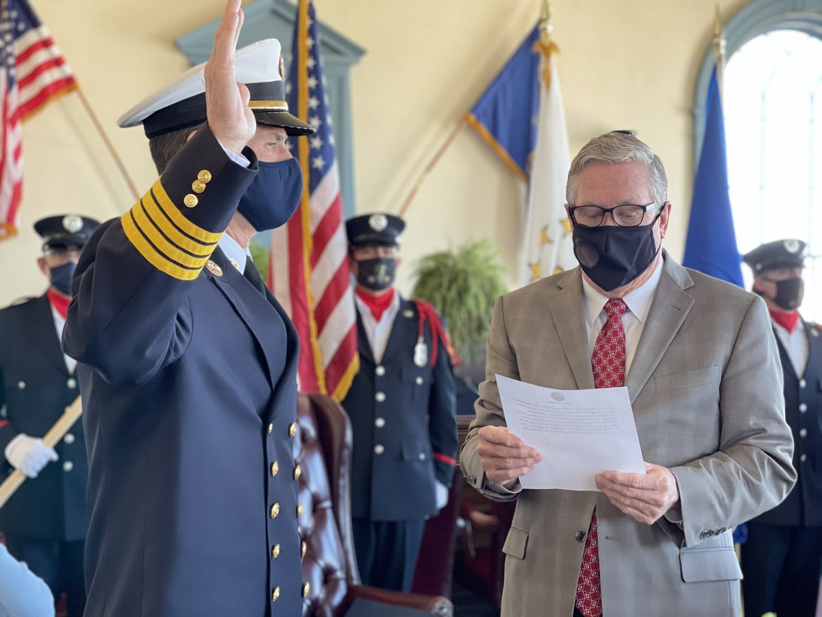 MayorKenHopkins's tweet photo. Today I was honored to swear-in Cranston’s new Fire Chief, James Warren. Chief Warren has shown himself to be an exemplary leader during his 35-year tenure with the Cranston Fire Department. (cont.) https://t.co/Zuh2dytWky