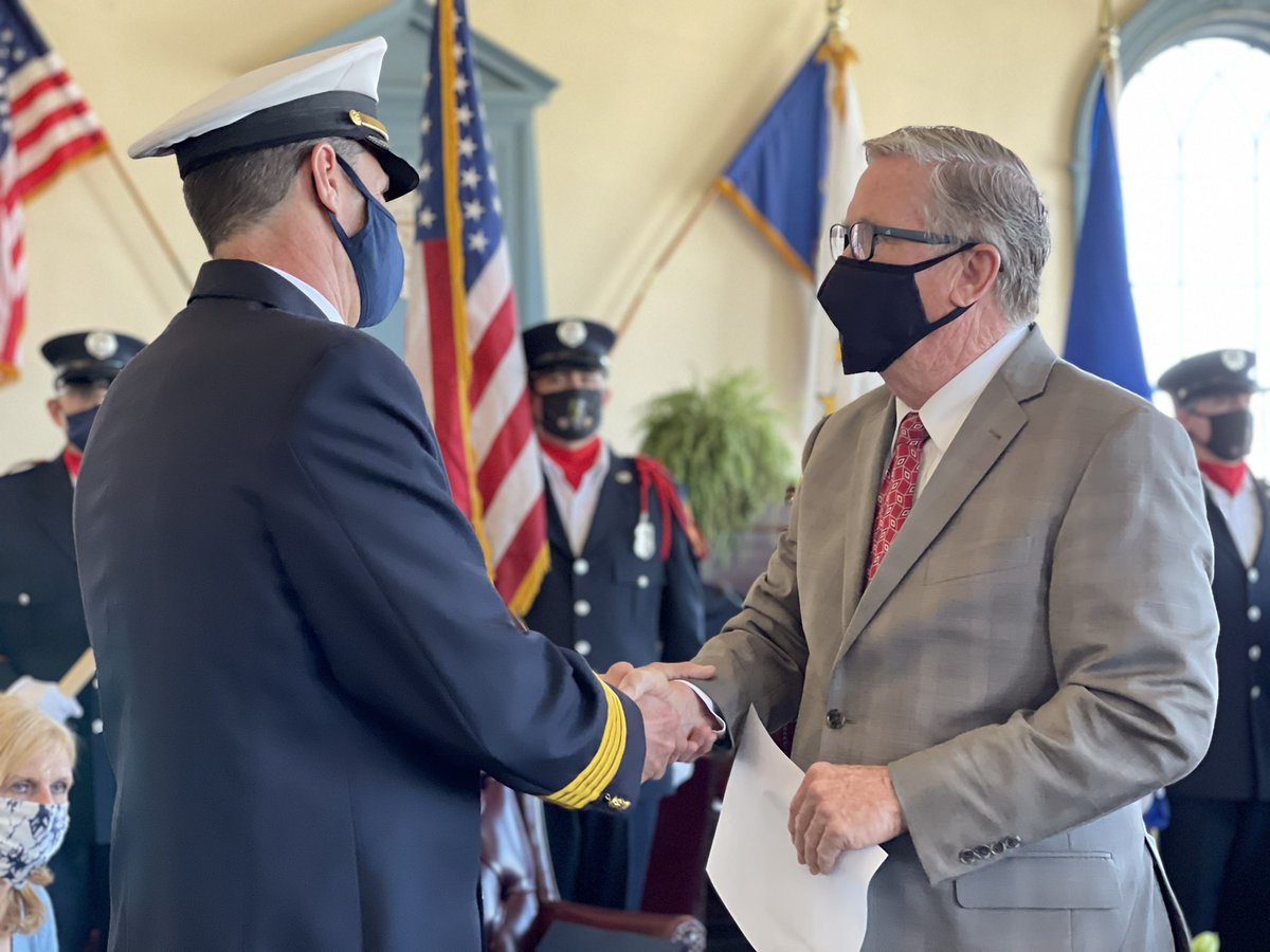 MayorKenHopkins's tweet photo. Today I was honored to swear-in Cranston’s new Fire Chief, James Warren. Chief Warren has shown himself to be an exemplary leader during his 35-year tenure with the Cranston Fire Department. (cont.) https://t.co/Zuh2dytWky