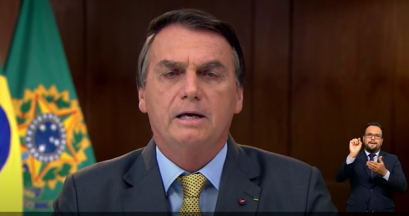 sensacionalista's tweet photo. Bolsonaro estava sendo acionado por um ventríloquo em pronunciamento https://t.co/J8UOkkGEt5