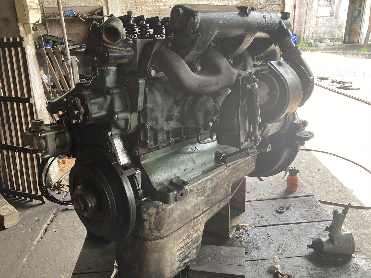 juanjolema22's tweet photo. Sector #MecanicaPesada con varios frentes a la vez. Terminando armado de motor Camión Mercedes-Benz Div. Vialidad, sifones hidráulicos retroexcavadora Arquitectura, etc.
#LogisticaIDF https://t.co/pYL1w63jh8