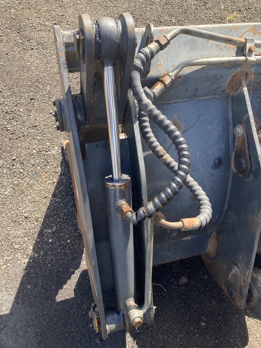 juanjolema22's tweet photo. Sector #MecanicaPesada con varios frentes a la vez. Terminando armado de motor Camión Mercedes-Benz Div. Vialidad, sifones hidráulicos retroexcavadora Arquitectura, etc.
#LogisticaIDF https://t.co/pYL1w63jh8