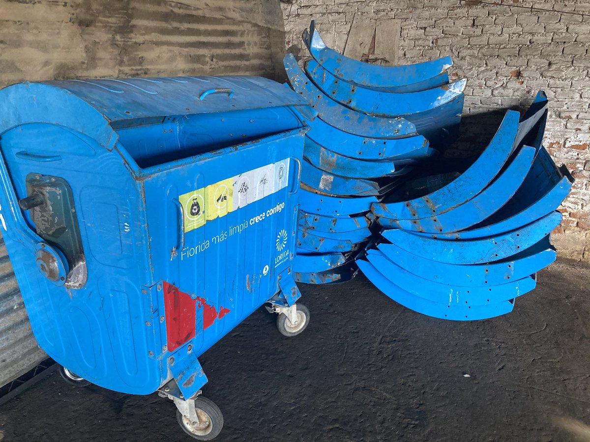 juanjolema22's tweet photo. #Reparaciones Continuamos recuperando contenedores de residuos que fueron vandalizados. #OptimizamosRecursos
#LogisticaIDF https://t.co/yQXw6pga26