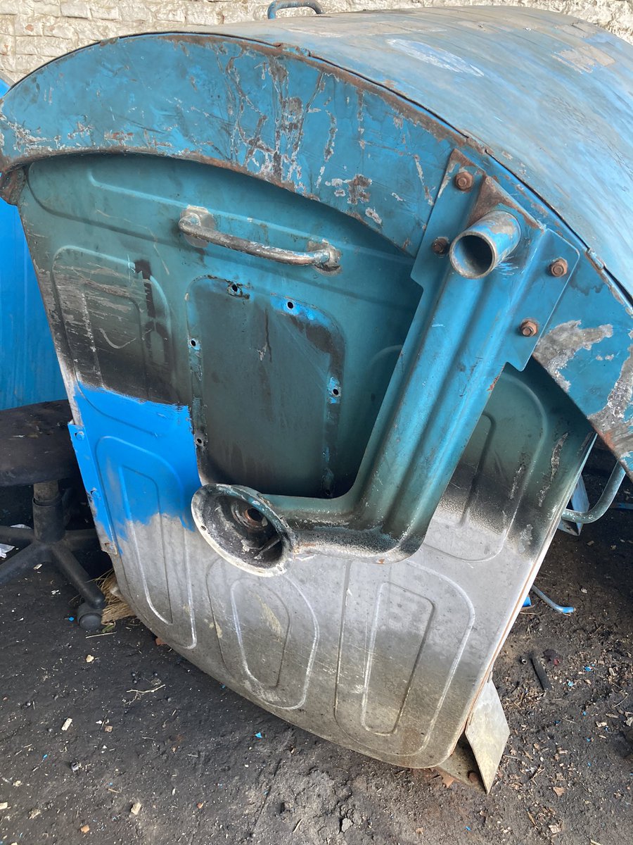 juanjolema22's tweet photo. #Reparaciones Continuamos recuperando contenedores de residuos que fueron vandalizados. #OptimizamosRecursos
#LogisticaIDF https://t.co/yQXw6pga26