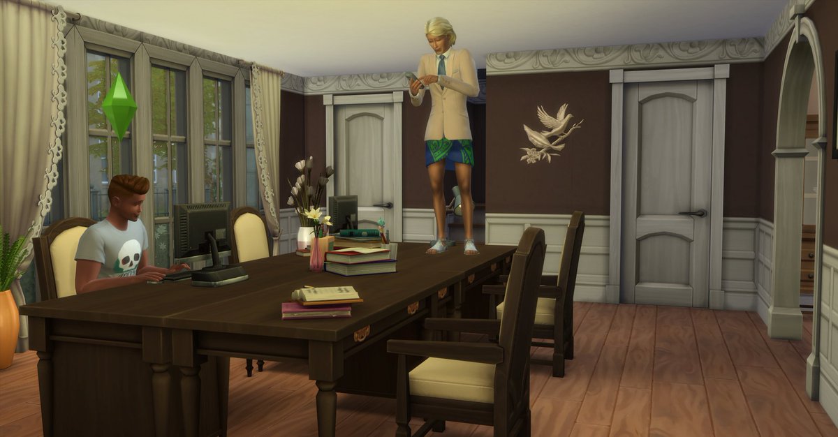 And suddenly one of our roommates was standing on the desk🤣

#Sims4 #TheSims4