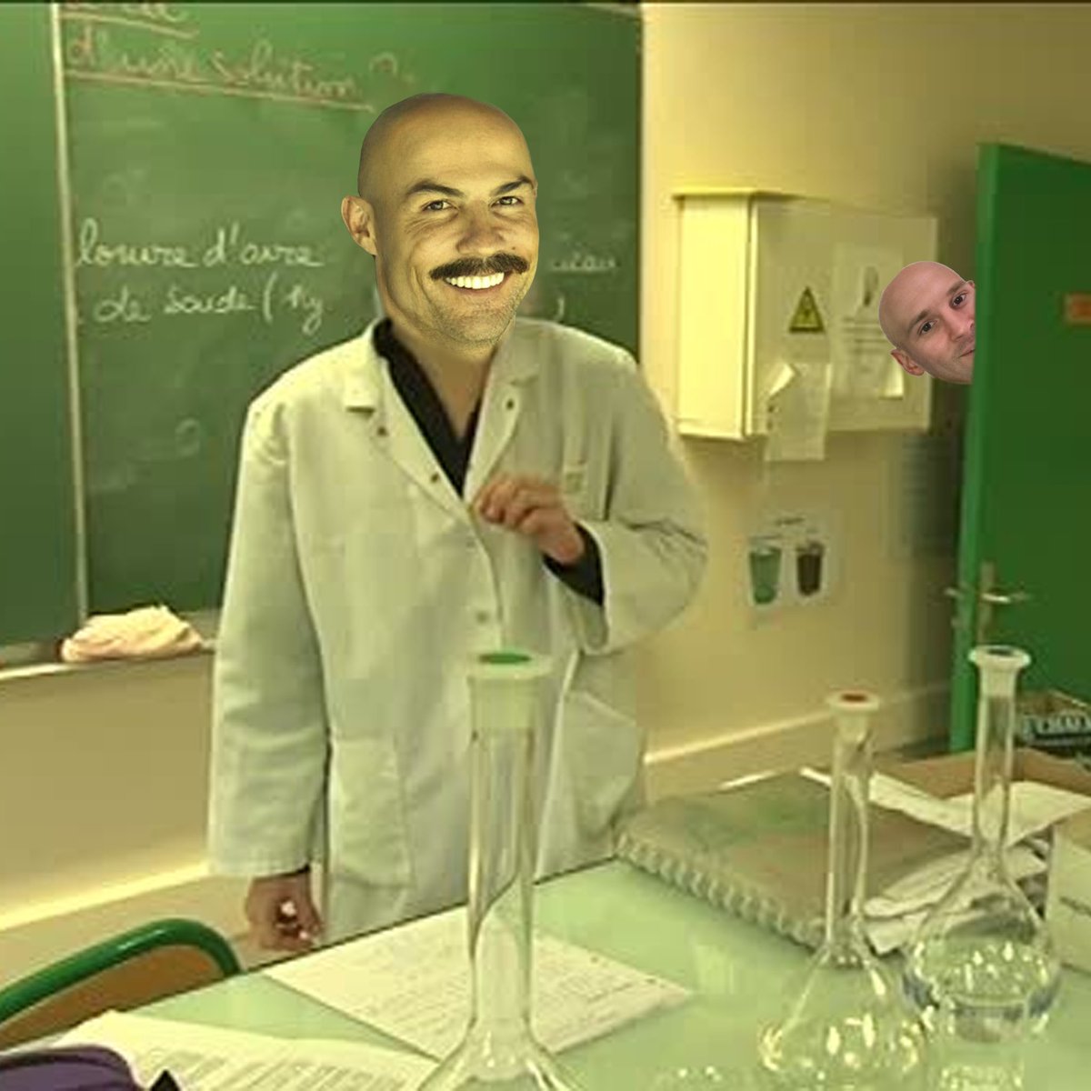 Pepssi17's tweet photo. Ma prof de physique est penaldo je fais quoi ? (Je suis derrière la porte parceque je suis punito) #PessiLiveMatter https://t.co/hUvX6sk0Bu