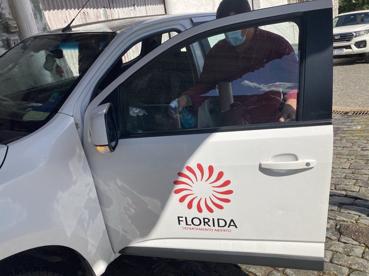 juanjolema22's tweet photo. La #FlotaLiviana de @FloridaIDF Además de las tareas diarias que demanda la administración continúa apoyando a la RAP, MSP, CECOED, y MIDES. Posteriormente son desinfectadas a fondo.
#DeEstoSalimosTodosJuntos #NosCuidamosEntreTodos #LogisticaIDF
Hilo 👇🏻 https://t.co/ZkjUYKgh60