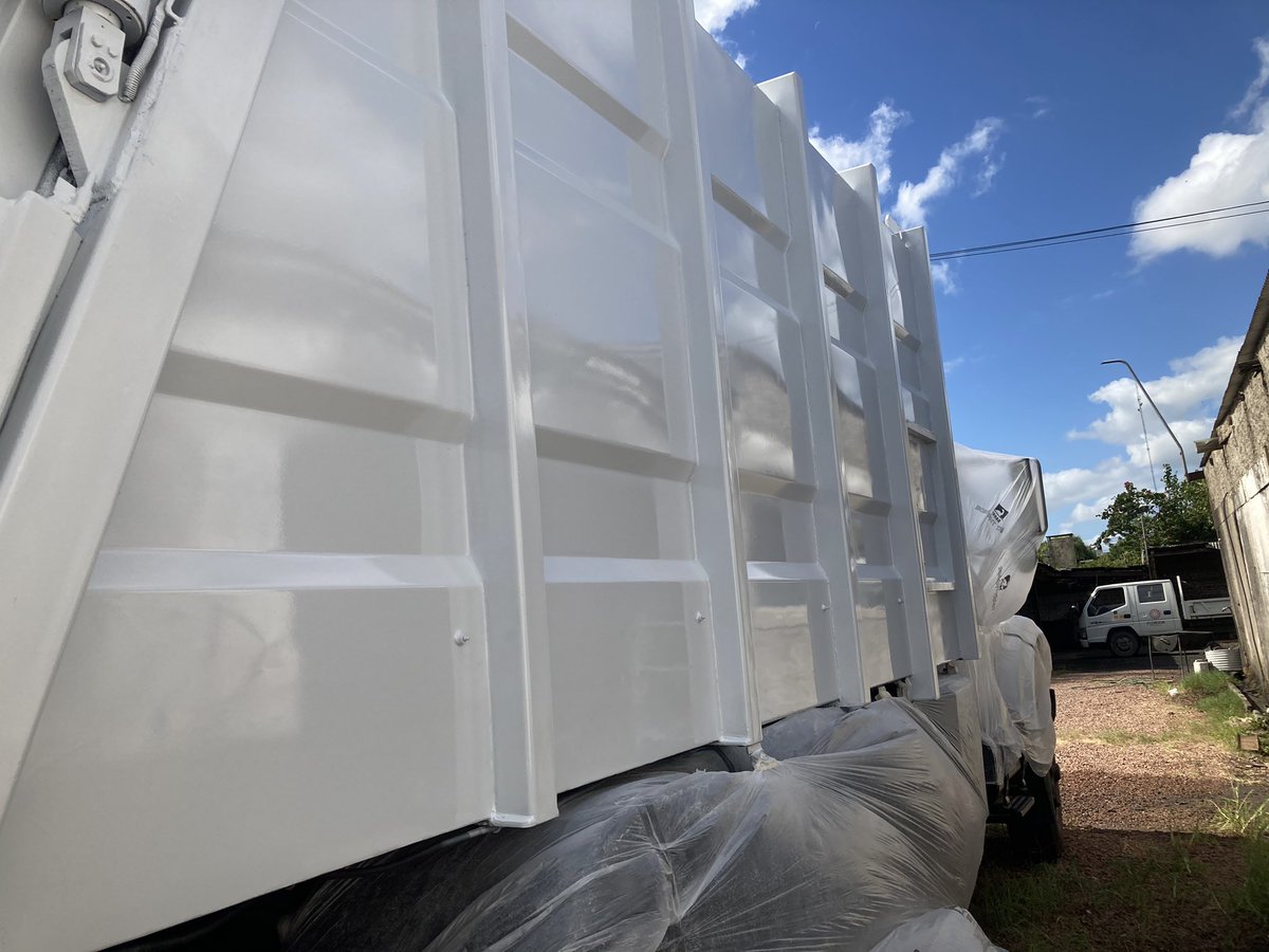 juanjolema22's tweet photo. Sector #ChapaYpintura Se culminó pintura de la carrocería #RecolectoraZonaEste avanzando en el ensamblado y restauración total de la unidad. Seguimos con más detalles 👉🏻
#LogisticaIDF https://t.co/pRaMWRGfvD