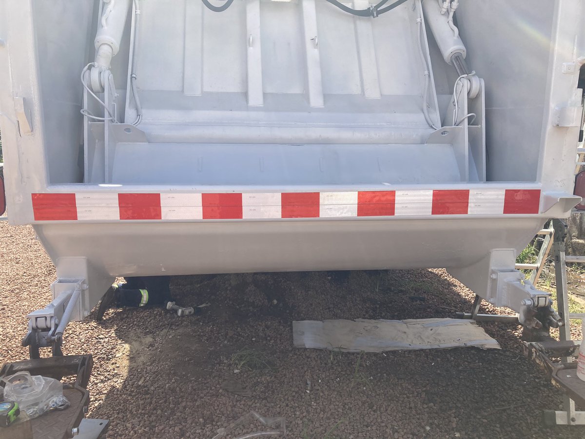 juanjolema22's tweet photo. Sector #ChapaYpintura
Se comenzó aramado de accesorios en la #RecolectoraZonaEste
El personal enfocado hasta en lo más mínimo del armado. En #LogisticaIDF creemos que la excelencia está en los detalles. https://t.co/56AJmjLKWI
