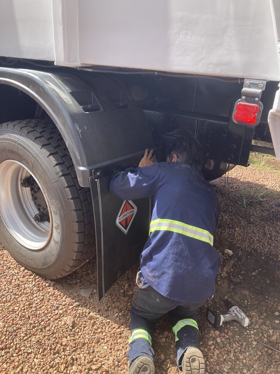 juanjolema22's tweet photo. Sector #ChapaYpintura
Se comenzó aramado de accesorios en la #RecolectoraZonaEste
El personal enfocado hasta en lo más mínimo del armado. En #LogisticaIDF creemos que la excelencia está en los detalles. https://t.co/56AJmjLKWI