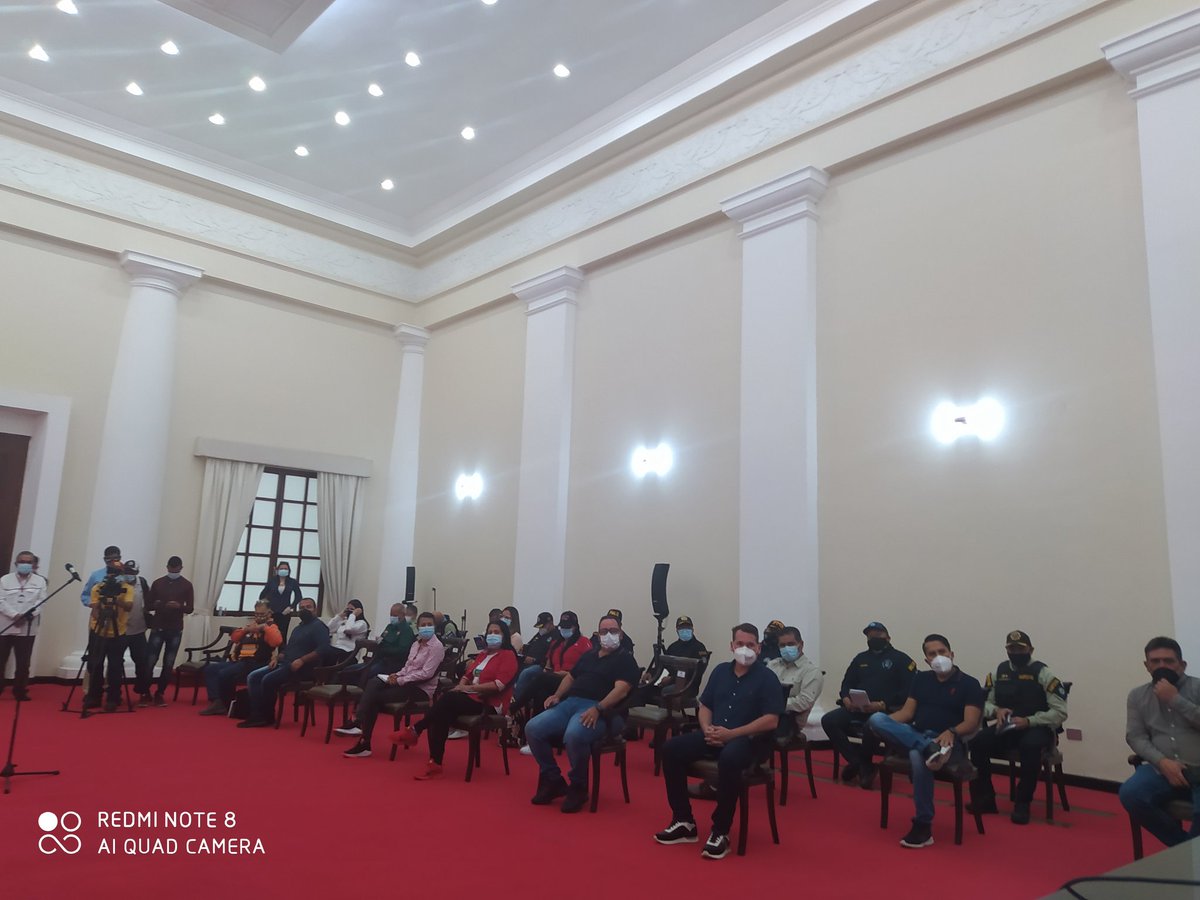 avilaelguerrero's tweet photo. #ElCovidNoEsJuegoCuidate A esta hora (3:25pm) cumpliendo las orientaciones de @rafaellacava reunión y balance del boletín epidemiologíco del Estado Carabobo. Nuestro Gobierno regional, junto a @ECentrales @carabobozodic @Polic_carabobo y los OSE vamos a seguir en batalla. https://t.co/kfp7riepCn