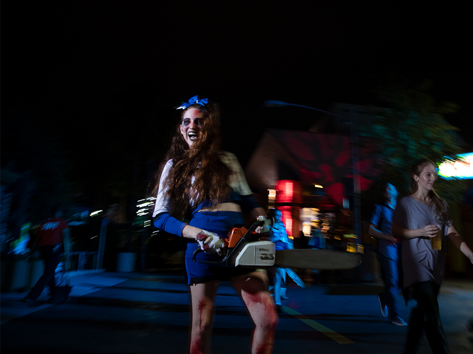 HorrorNightsORL's tweet photo. the way this just radiates comfort 🔪 https://t.co/YcFFtS0uDx