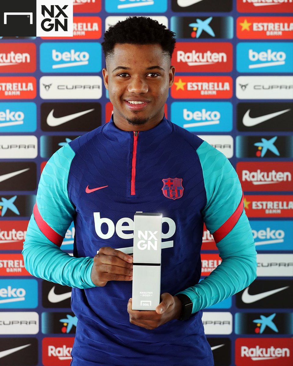 99Foot_'s tweet photo. Ansu Fati avec son trophée de meilleur prodige de l’année 2021 ! 🏆 

📸 @goal 

#FORCABARCA https://t.co/IP0FNc4Lrc