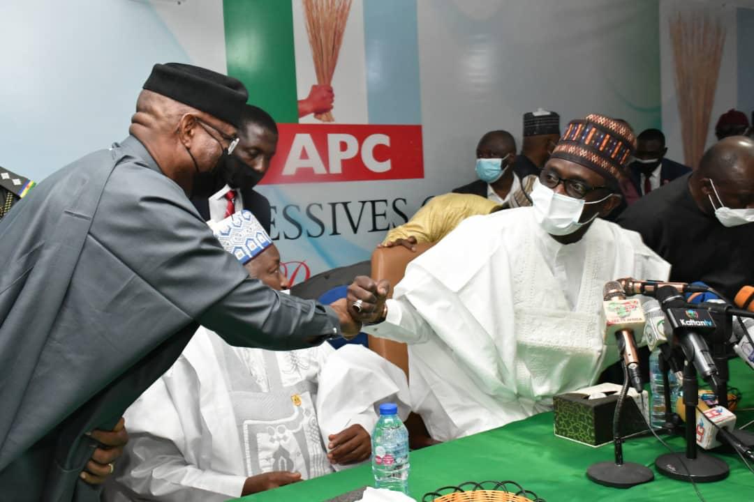 GOV BUNI: REPOSITIONING APC

The Govenor Of Yobe State and Chairman All Progressives Congress (APC) Caretaker and Extra-ordinary Convention Planning Committee (CECPC) Mala Buni today in Abuja inaugurated the constitution of a 61-member contact and strategy committee for the party