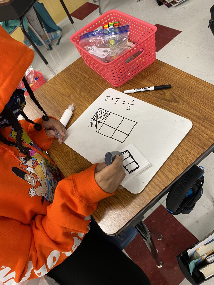 Kelly Paolini tweet media