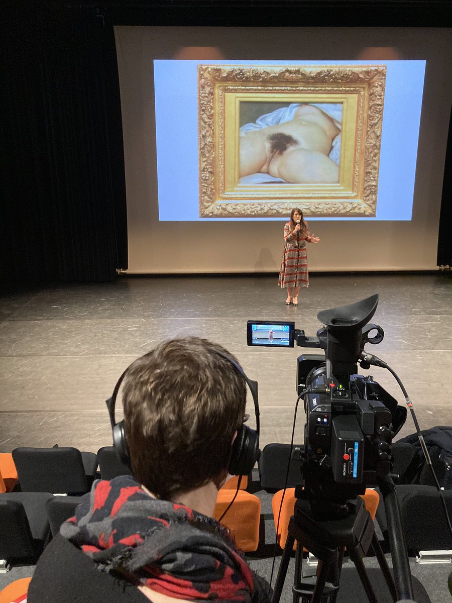 UTJeanJaures's tweet photo. 👏Toutes nos félicitations à notre championne Anne Pézet #doctorante #psychologie #LCPI #Clesco #UT2J pour son brillant 🤩 exposé sur les #femmes 🤰et l’#accouchement qui remporte la finale régionale #Toulouse #MT180. Toutes nos félicitations 🎉 #fiers #fières ! https://t.co/0KUnA6KvNp