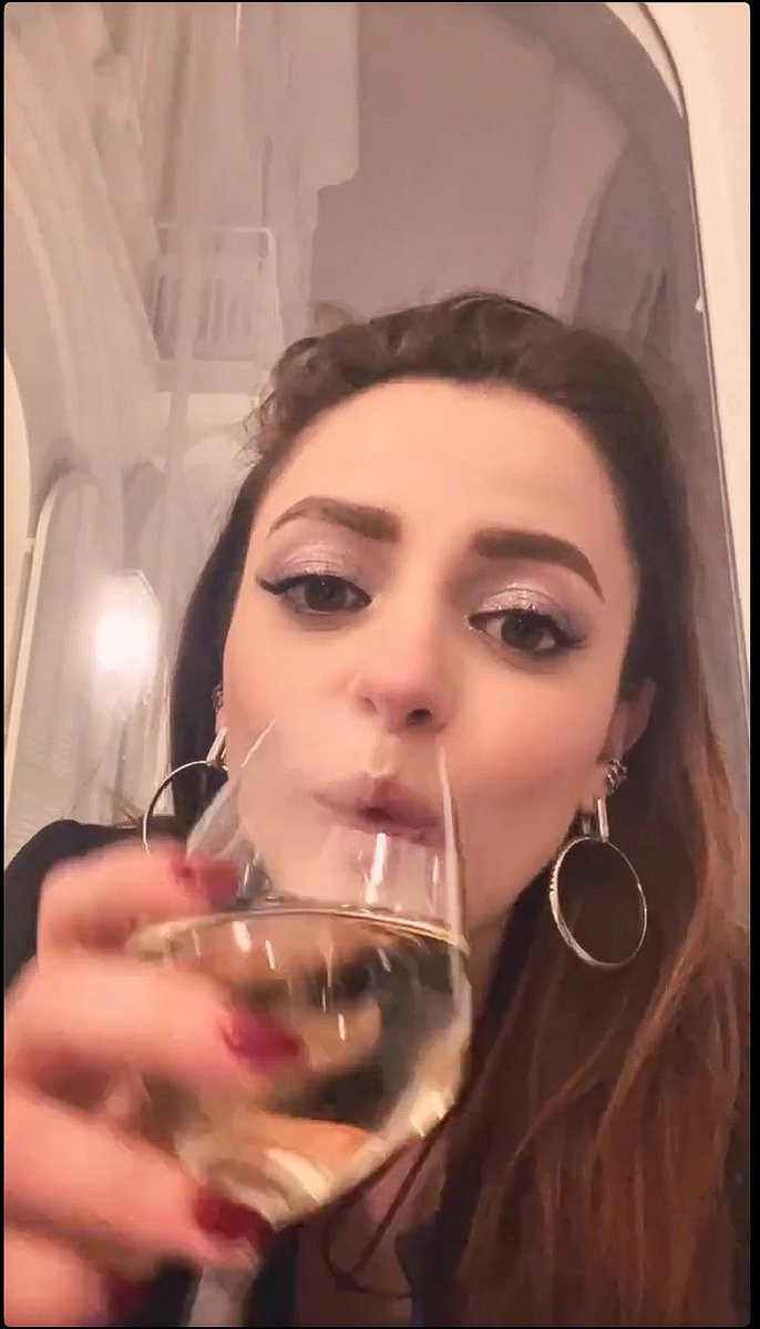ilvorticedinali's tweet photo. @NaliOfficial Prost 🥂 https://t.co/E4DXmlzZ6n