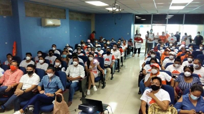 LeonardoQuirozL's tweet photo. Las bases de la #RevoluciónCiudadana, #Distrito2, mantuvimos una reunión con nuestro líder y expresidente del Ecuador, @MashiRafael con quien compartimos experiencias y estrategias para vencer en esta segunda vuelta. 

#EcuadorEsUno 
#Venceremos 💪 https://t.co/g98uc5h09T