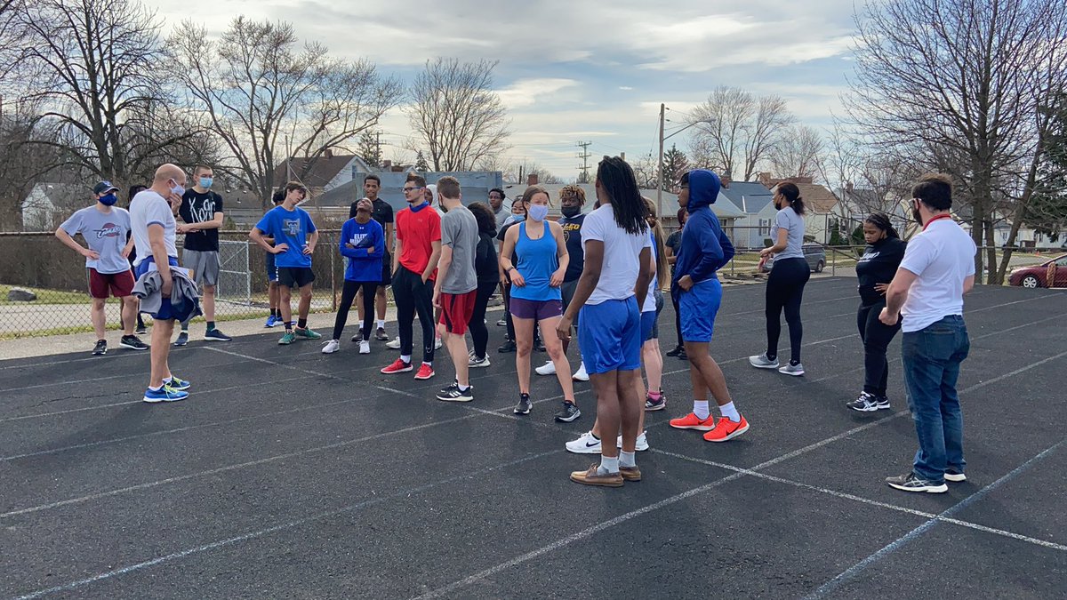 What better way to spend a Tuesday afternoon than up at the track? #run #trinity #gotrojans