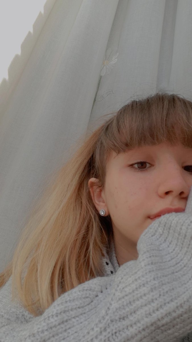 laucocodrilo's tweet photo. Bueno como hace mil que no me paso vengo a reintegrarme en el fandom y conocer gente :) #SelfieForAitana https://t.co/rbmFr8z528
