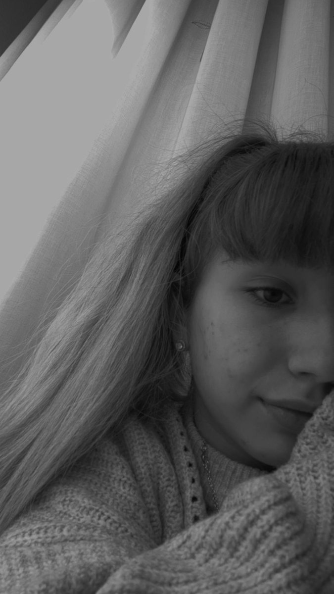 laucocodrilo's tweet photo. Bueno como hace mil que no me paso vengo a reintegrarme en el fandom y conocer gente :) #SelfieForAitana https://t.co/rbmFr8z528
