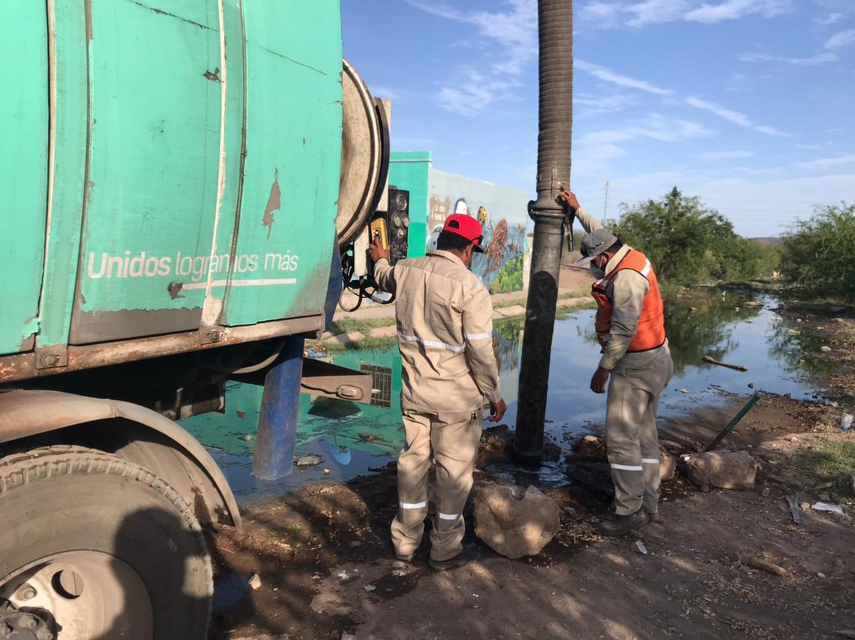 CEAGuaymas's tweet photo. Se atiende reporte de derrame de drenaje en calle Nobleja de Fracc. Aranjuez, donde se succionaron 17,000 mil litros de aguas negras con apoyo de vehículo Acuatech. https://t.co/yIvJZgJR5t