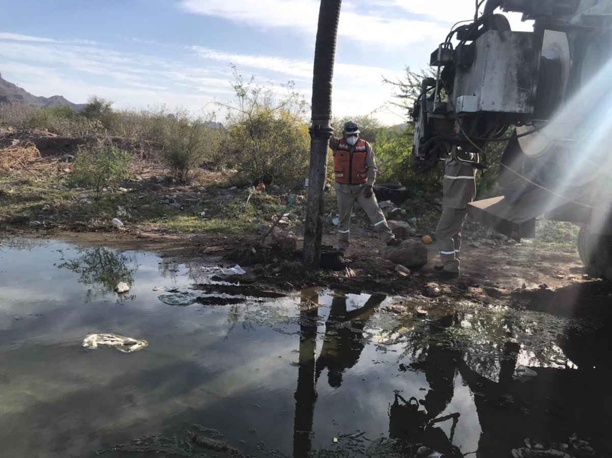 CEAGuaymas's tweet photo. Se atiende reporte de derrame de drenaje en calle Nobleja de Fracc. Aranjuez, donde se succionaron 17,000 mil litros de aguas negras con apoyo de vehículo Acuatech. https://t.co/yIvJZgJR5t
