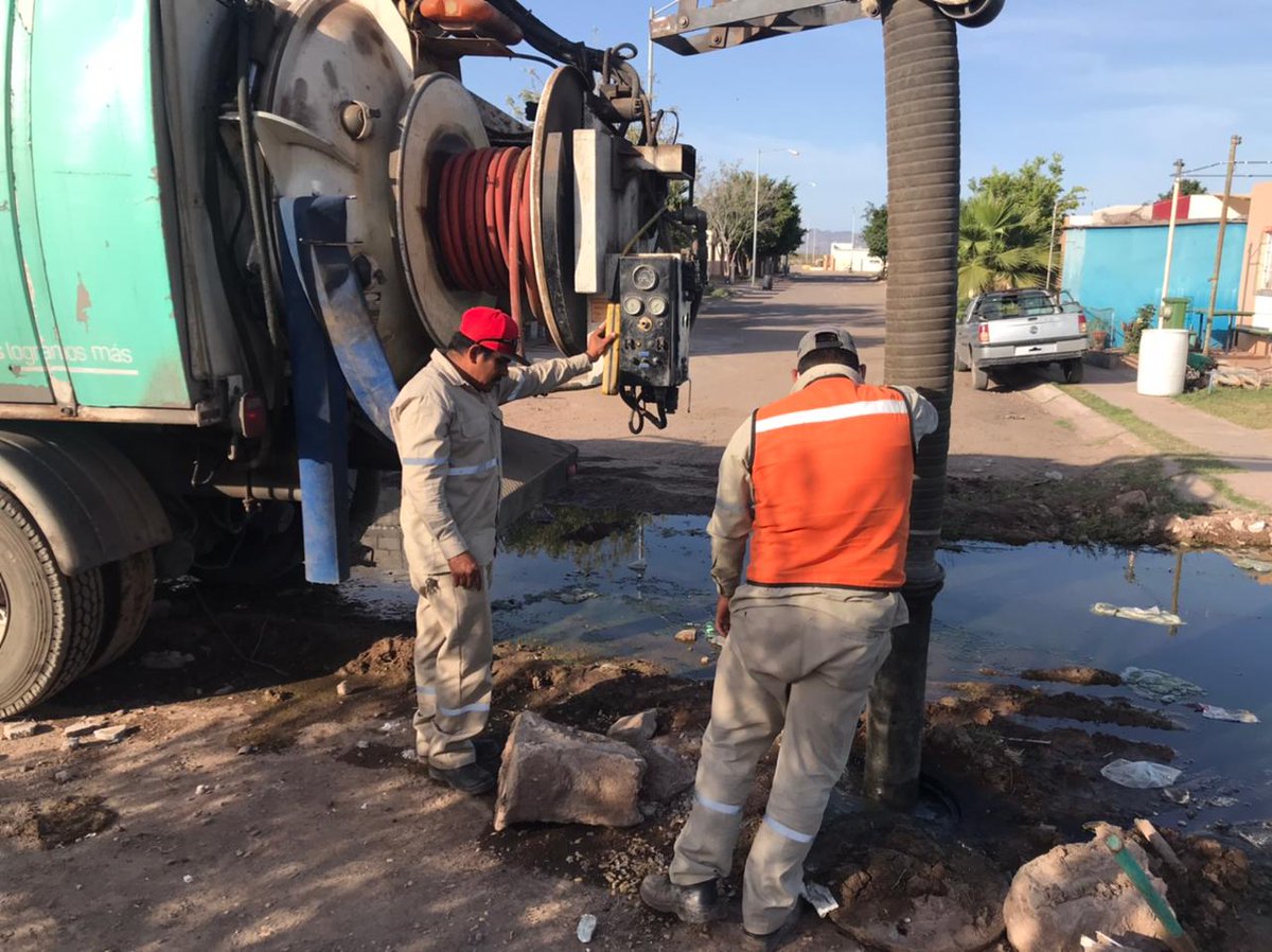 CEAGuaymas's tweet photo. Se atiende reporte de derrame de drenaje en calle Nobleja de Fracc. Aranjuez, donde se succionaron 17,000 mil litros de aguas negras con apoyo de vehículo Acuatech. https://t.co/yIvJZgJR5t
