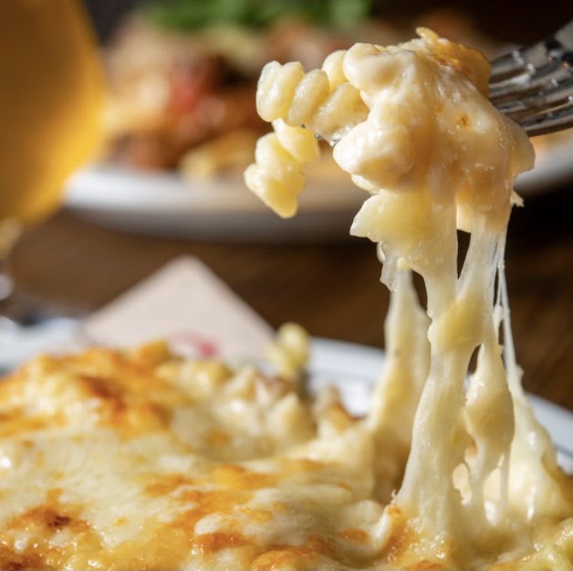 SideDoorCdM's tweet photo. We won't judge if you get cheese on your chin. In fact, we might judge if you don't... 😋 #foodie #cheers #comfortfood https://t.co/Xo0UV80OkO