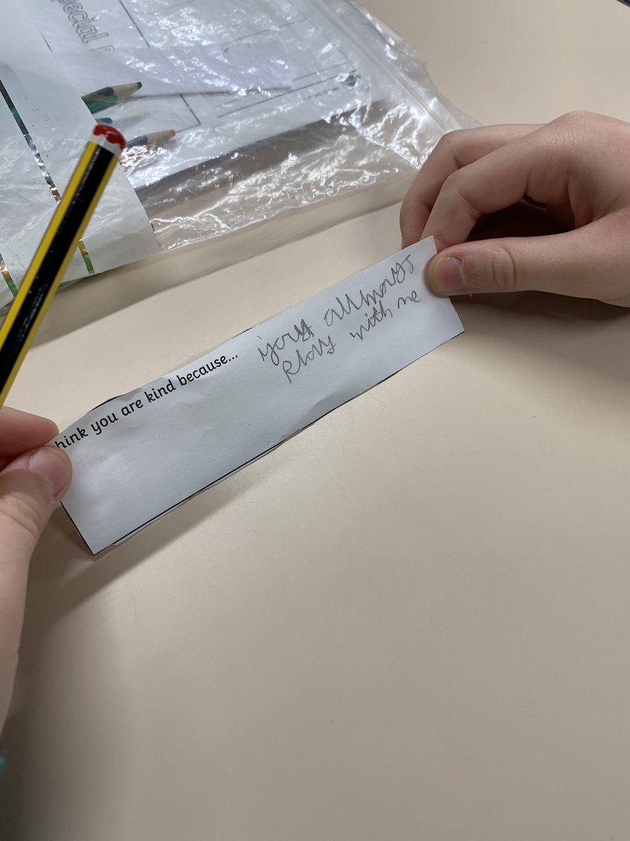 eagley4b's tweet photo. This morning, we wrote kind messages to our friends and shared them with each other 😃 #alwayschoosekind https://t.co/oIwgykWKuw