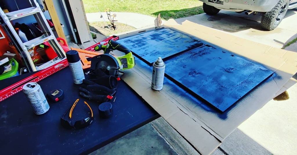 Pipps0's tweet photo. There's something satisfying about working in the garage and spray painting to The Clash, Sex Pistols, Iggy Pop. https://t.co/rjGYrROeuh https://t.co/0kJlxqydh4