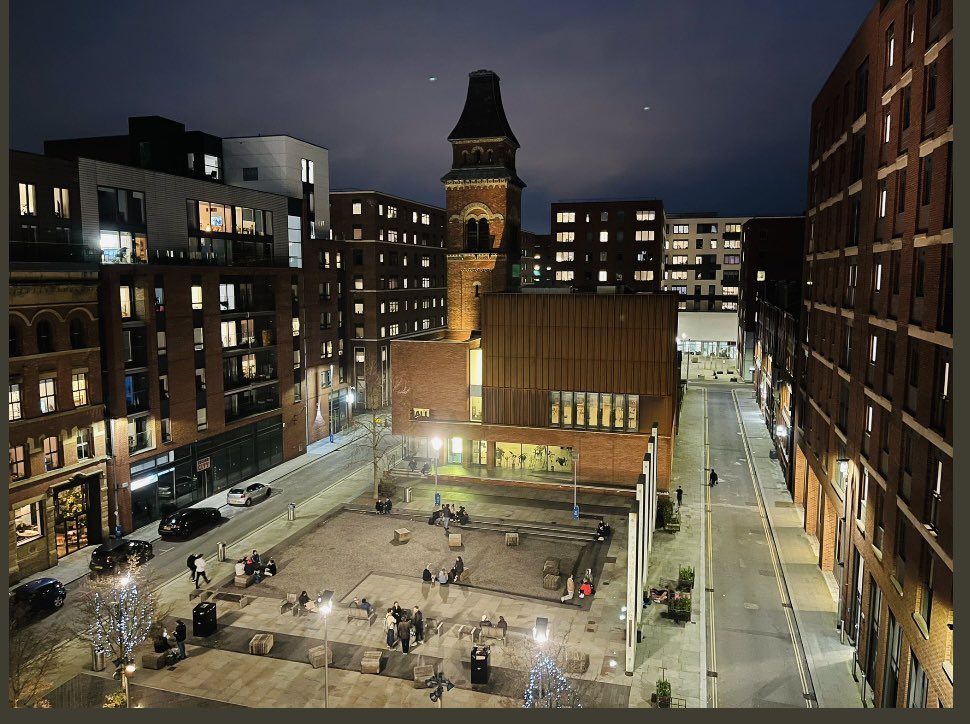 hallestpeters's tweet photo. Tonight we #lightityellow as part of the National Day of Reflection in remembrance of all those who have lost their lives during the COVID-19 pandemic. Many thanks to @ancoatsplus for the pictures https://t.co/qE0DVv6hIl