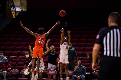ElonMBasketball's tweet photo. Our guy @k_wooten10 came through with so many big shots this season 😤

#RiseUp #EUWT https://t.co/LxJFUoYfSe