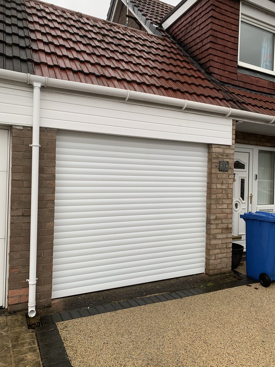 door_mw's tweet photo. Before and after of today’s job in Warrington impressive change contact us for more details or advice or you can find us on https://t.co/qJK4j084b8 https://t.co/t7bCGfbszP