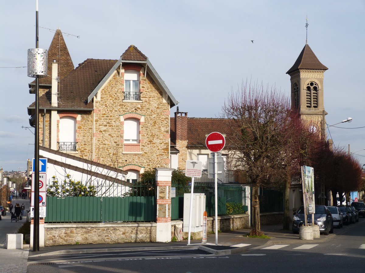 L'aile restante du château est finalement détruite en 1908. La même année une église est construite au cœur du parc, qui en quelques années est devenu un nouveau village avec tous ses équipements. En 1910 le parc est noyé par la Seine, et en 1914 il est presque complètement loti.