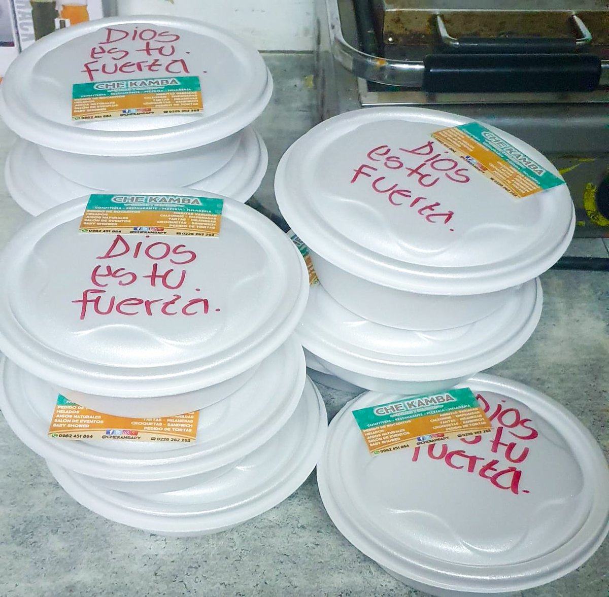 chekambapy's tweet photo. Un pequeño aporte para el #PersonalDeBlanco del Hospital Regional de Villa Hayes.
Porque no hay otra forma más que apoyarnos mutuamente.
#UnidosSomosMasFuerte
#CheKamba
#hospital #chaco #paraguay #ParaguaySolidario #ParaguayDeLaGente https://t.co/O2r4GMF6VJ
