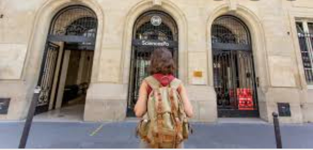 So many congratulations to Gwen Griffiths who has been accepted to SciencesPo Summer School. Chapeau Gwen. On est très fier de toi #sciencespo #etudierenfrance