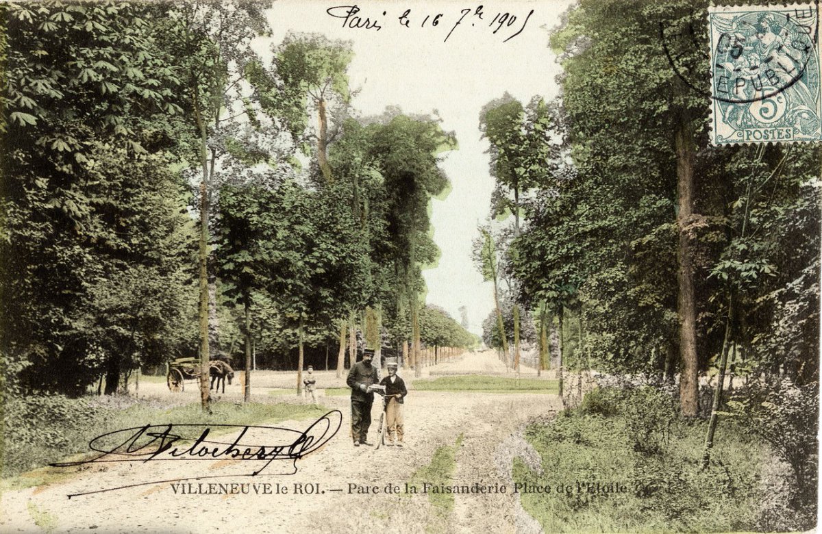 Dernier vestige du domaine : plusieurs pans de la clôture du parc (faute de belles allées forestières) du côté du vieux bourg. Bonus : le "Pavillon de bains de Mme de Pompadour", souvent photographié début XXe devant le lotissement en marche, et qui disparaît qlq années + tard.