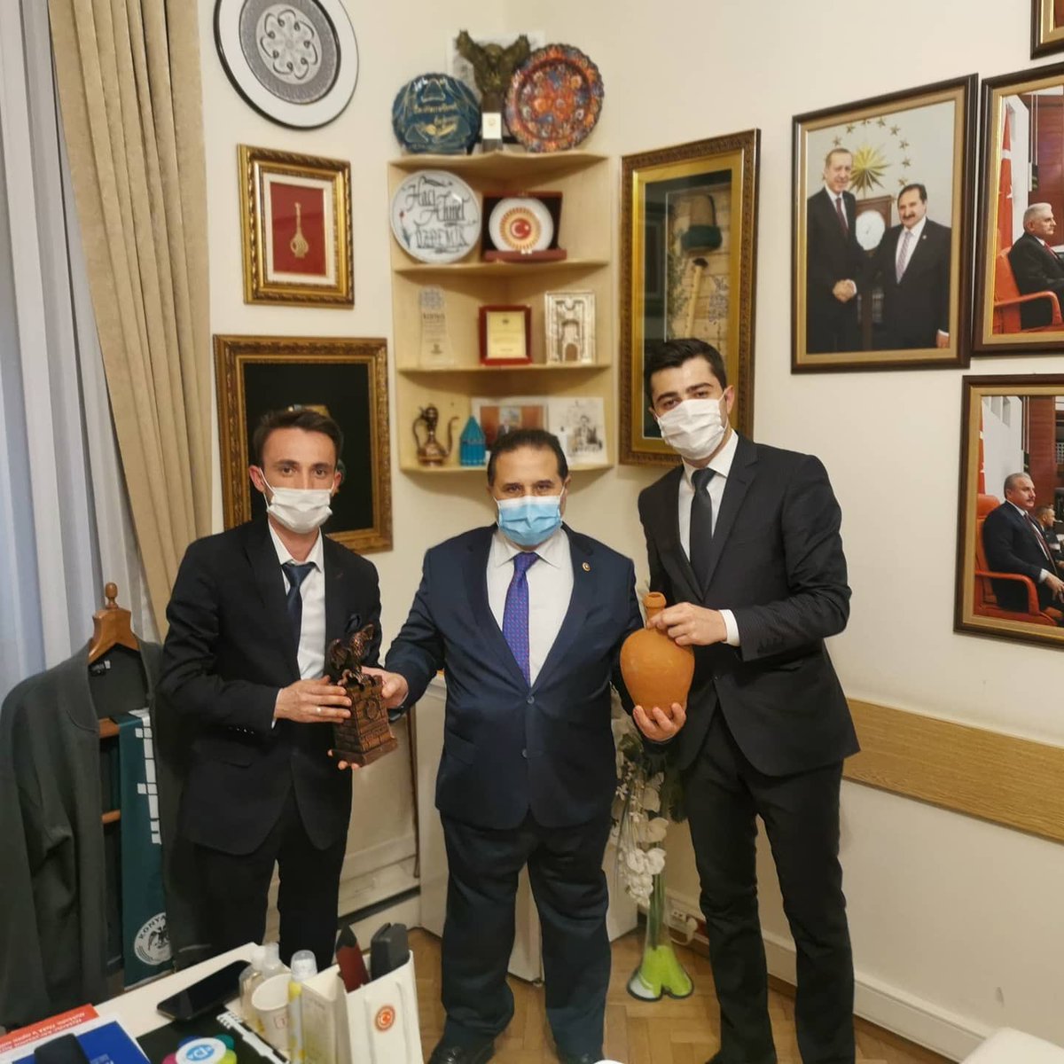 akdoganhisar's tweet photo. Ak Parti Doğanhisar İlçe Gençlik Kolları Başkanımız Ankarada Milletvekillerimiz Sayın Orhan ERDEM Ve Hacı Ahmet ÖZDEMİR'i Makamında Ziyaret Ederek Doğanhisarımız Ve Doğanhisar Gençliği için hazırlamış oldugumuz projeler  Hakkında Bilgi Alışverişinde Bulunmuşlardır. https://t.co/Cazbqnq5mP