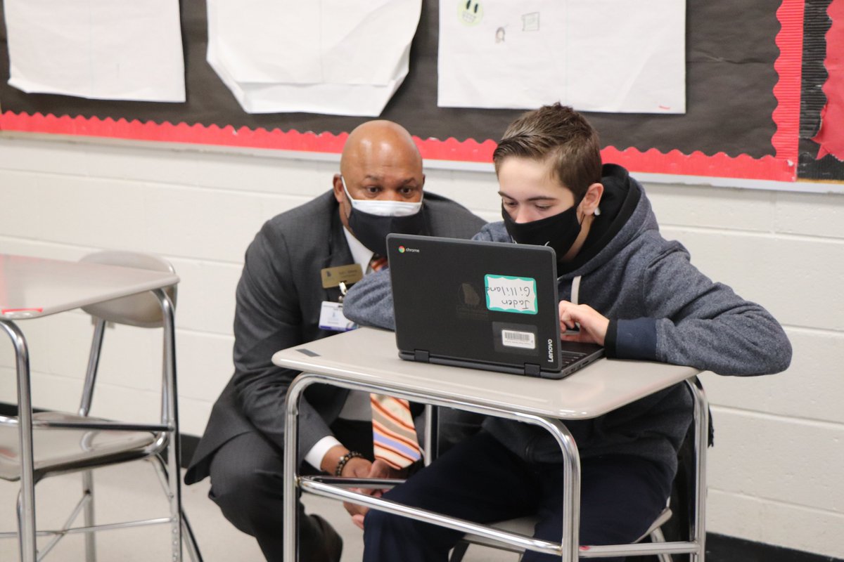 GriffinSpalding's tweet image. @GriffinSpalding Superintendent @KeithLSimmons1 visited @cowanroad1 today. He toured the school, met with school leadership and even helped put together new technology stands and mobile whiteboards for teachers.
