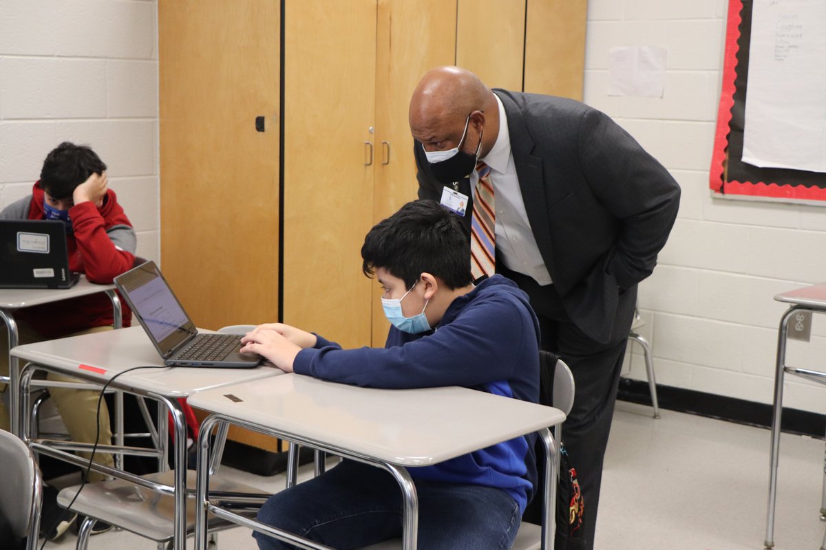 GriffinSpalding's tweet image. @GriffinSpalding Superintendent @KeithLSimmons1 visited @cowanroad1 today. He toured the school, met with school leadership and even helped put together new technology stands and mobile whiteboards for teachers.