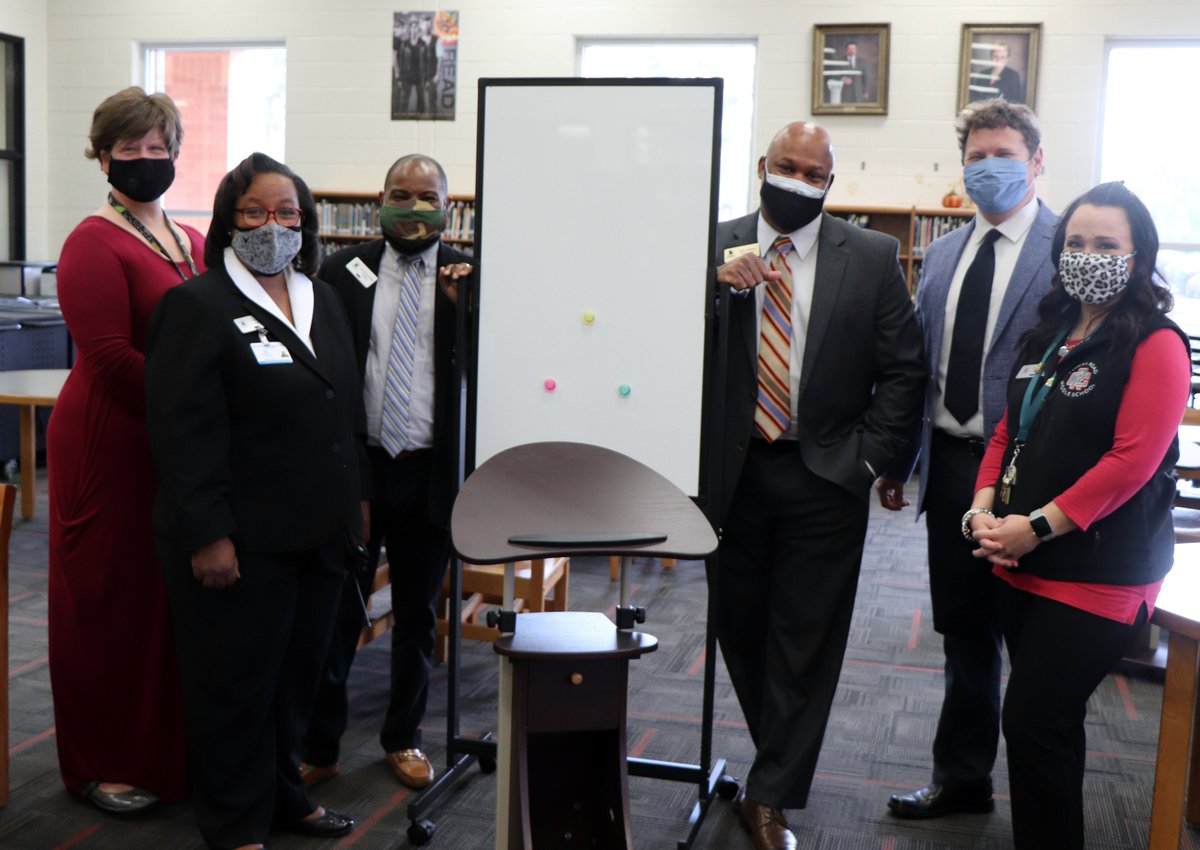GriffinSpalding's tweet image. @GriffinSpalding Superintendent @KeithLSimmons1 visited @cowanroad1 today. He toured the school, met with school leadership and even helped put together new technology stands and mobile whiteboards for teachers.
