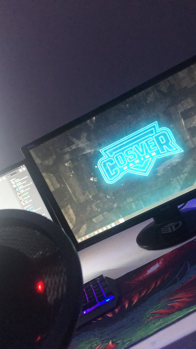 Viciousito's tweet photo. Ya me llegó el monitor que le compré a @DxsyGlock 
V por si le llegan a comprar algo 🥰 https://t.co/feOAGb5wno