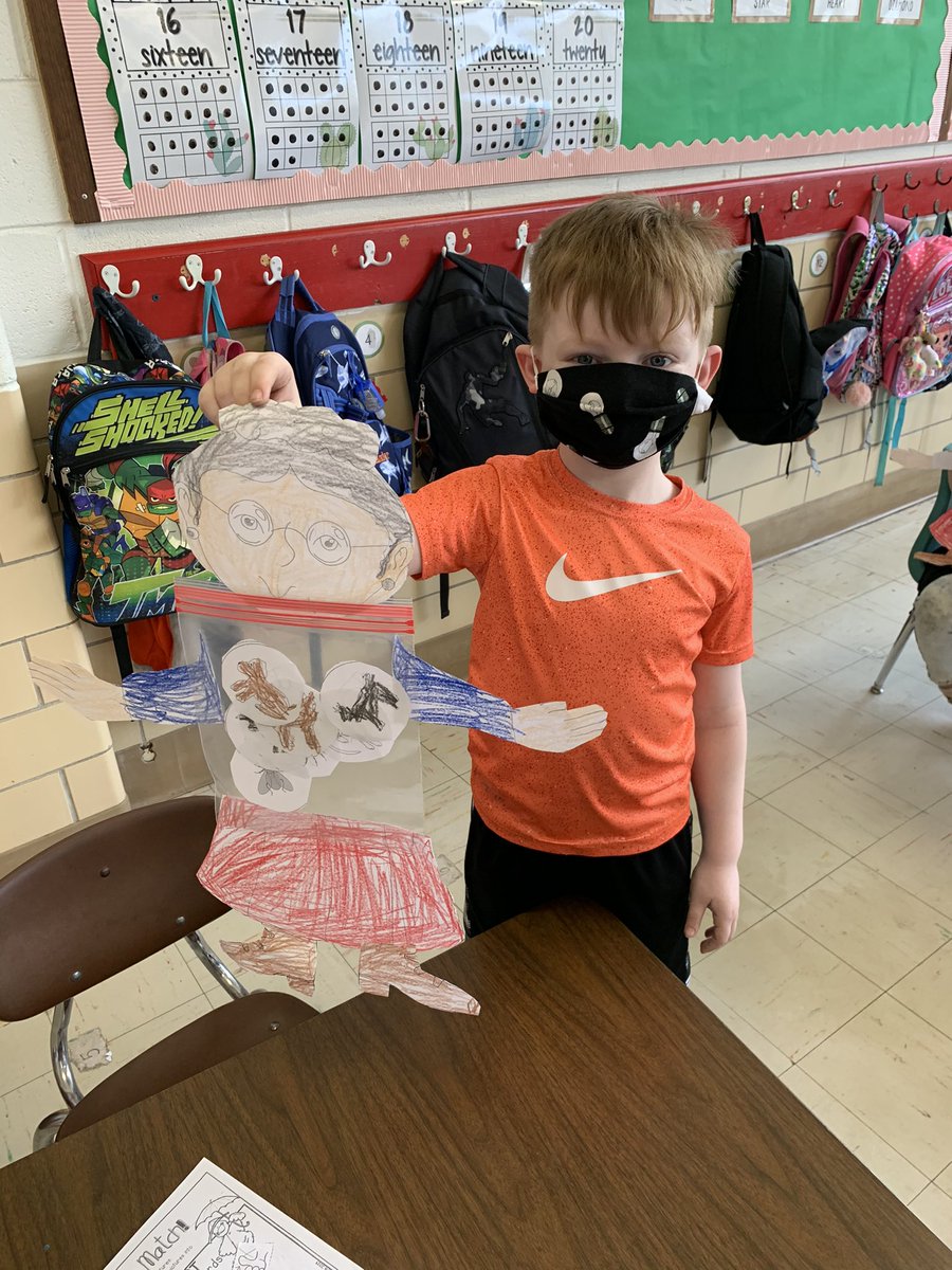 jesterar3's tweet photo. Practicing our retelling skills with our book “I Know an Old Lady” 🪰🕷🐤... what fun we had! #kindergarten #retelling https://t.co/eKNNRVM1SC