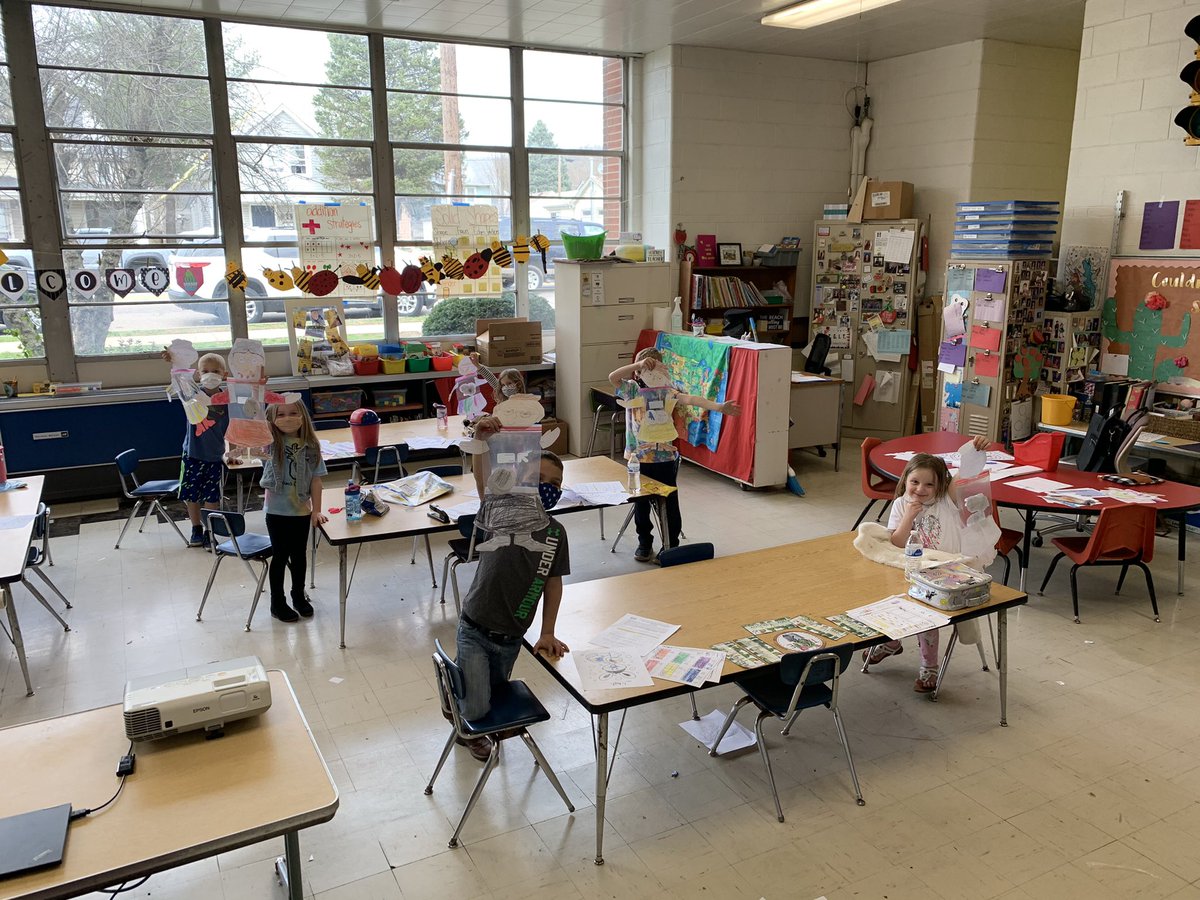 jesterar3's tweet photo. Practicing our retelling skills with our book “I Know an Old Lady” 🪰🕷🐤... what fun we had! #kindergarten #retelling https://t.co/eKNNRVM1SC