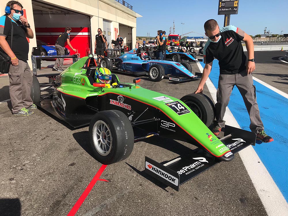 F4 Española Simulada tweet media