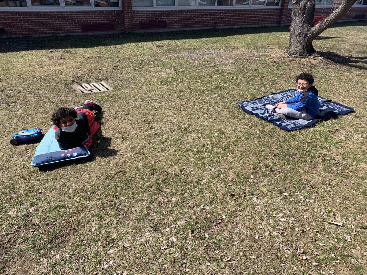 3ICTRW's tweet photo. The students of TNT were so happy to spend time outside today in this beautiful weather! #WPPROUD @Ridgeway_WP https://t.co/GDitXdaMZb
