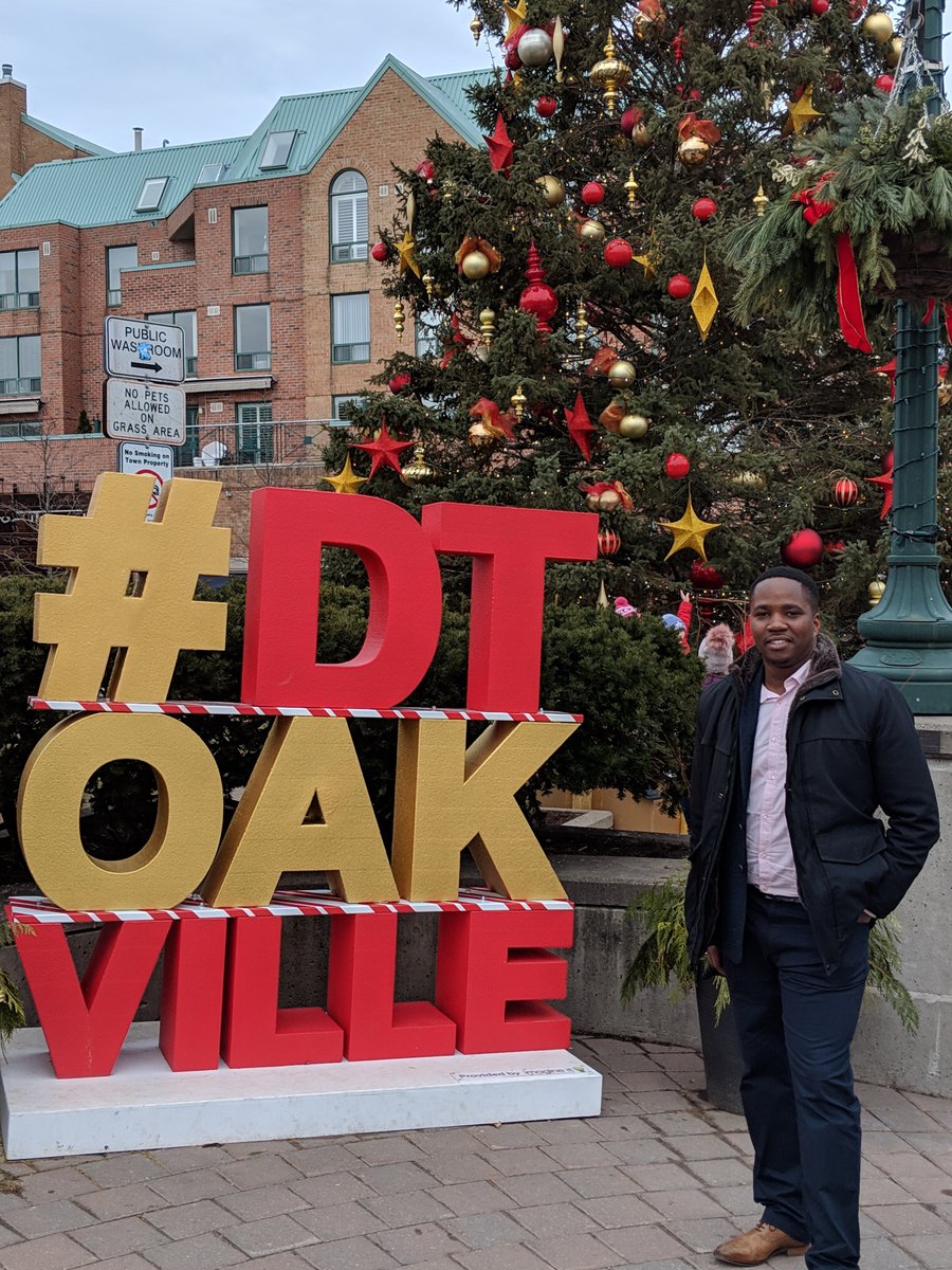 davidcurtisvrai's tweet photo. #Throwback 2019 .... Après une rencontre avec plusieurs startups de Toronto une pause de Touriste au Centre-Ville de #Oakville 😆😅 .. L'Aventure #Sininko #startup #BuildBackBetterCanada #Toronto #polcan 🇨🇦 @Sininko https://t.co/cYIEY2lkRO