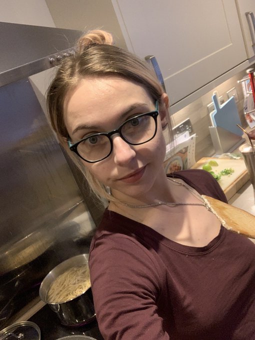 Since lock down I&rsquo;ve been trying to learn how to cook 👩&zwj;🍳 being a good little house wife 🥰 https://t<a href="/tag/mvsales"class="tags"><span>#mvsales</span></a>