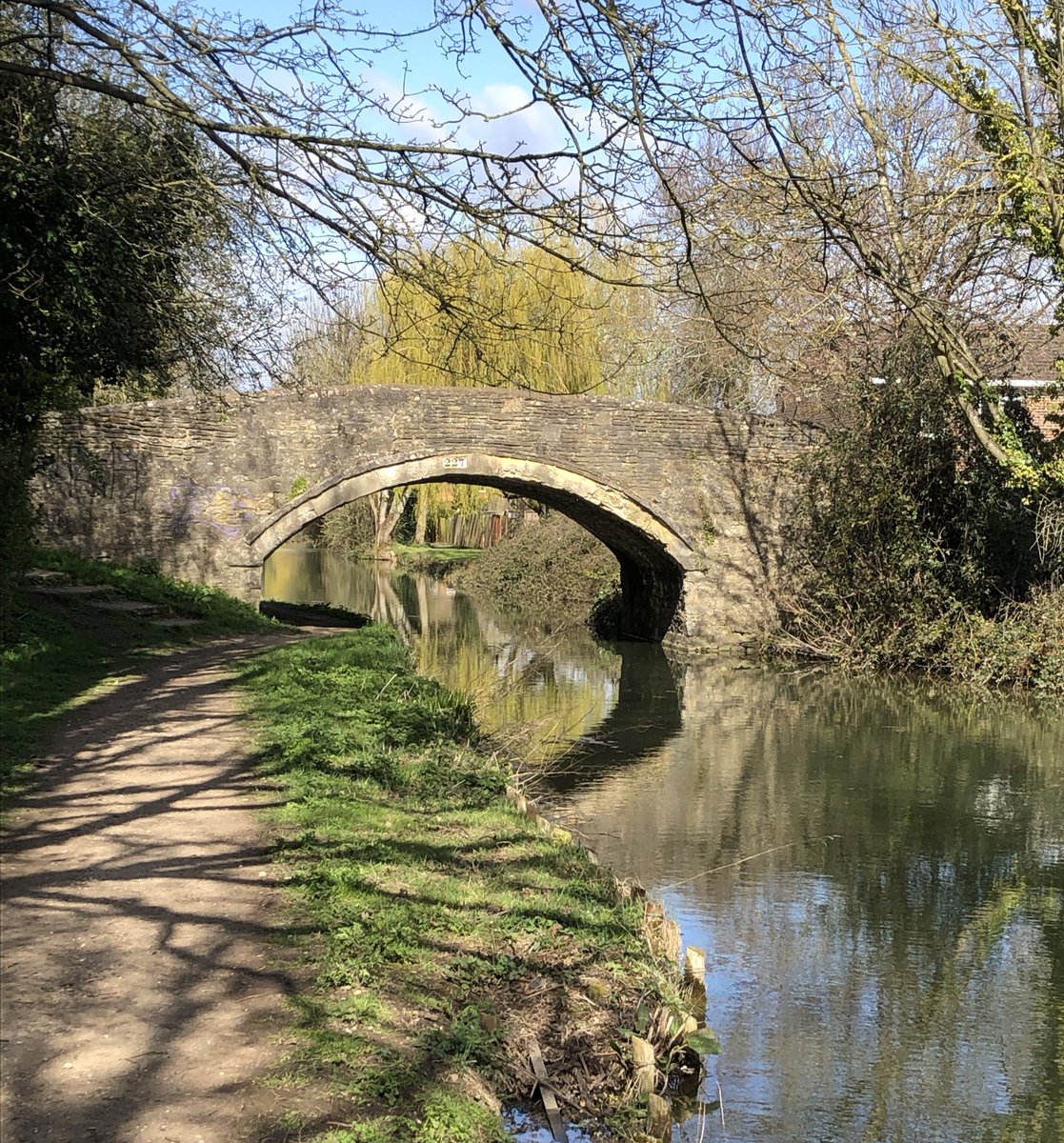 amc0925's tweet photo. Metrological Day - outdoor exercise, what a beautiful afternoon for a walk. @westkidlington @WhiteHorseFed #AroundTheWorldChallenge #bonuspoints https://t.co/h2pLI2b7rt